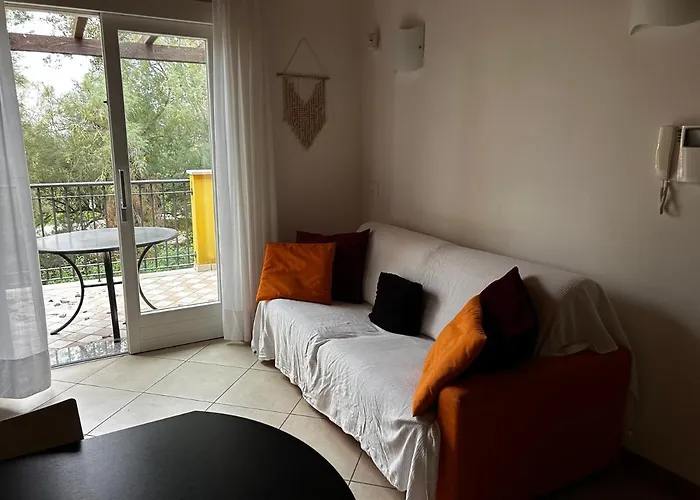 Villaggio Sant'andrea - With Gardenview アパート カオルレ